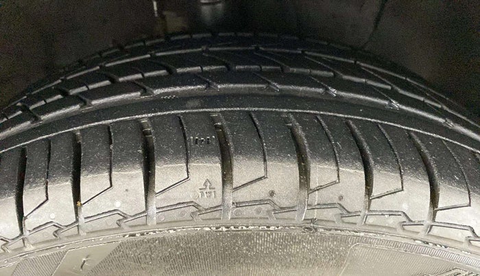 2017 Hyundai Verna 1.6 VTVT SX (O) AT, Petrol, Automatic, 37,334 km, Right Front Tyre Tread