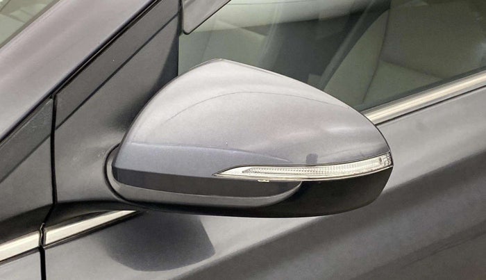 2017 Hyundai Verna 1.6 VTVT SX (O) AT, Petrol, Automatic, 37,334 km, Left rear-view mirror - Indicator light has minor damage
