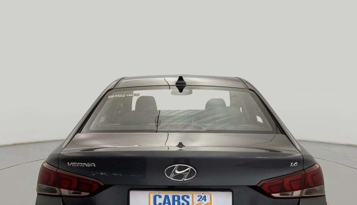 2017 Hyundai Verna 1.6 VTVT SX (O) AT, Petrol, Automatic, 37,334 km, Rear Windshield