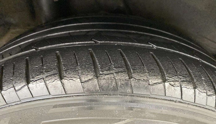 2017 Hyundai Verna 1.6 VTVT SX (O) AT, Petrol, Automatic, 37,334 km, Right Rear Tyre Tread