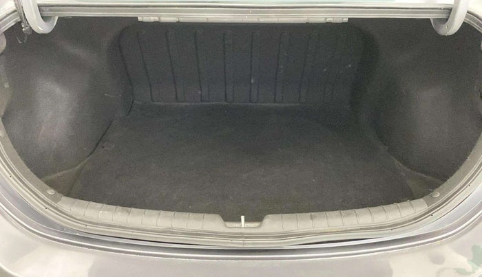 2017 Hyundai Verna 1.6 VTVT SX (O) AT, Petrol, Automatic, 37,334 km, Boot Inside