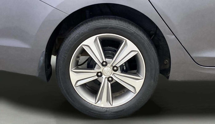 2017 Hyundai Verna 1.6 VTVT SX (O) AT, Petrol, Automatic, 37,334 km, Right Rear Wheel