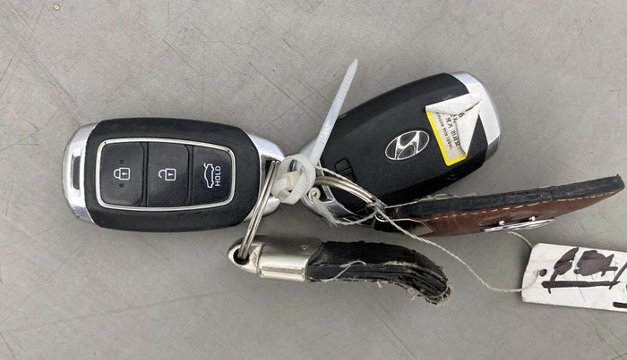 2017 Hyundai Verna 1.6 VTVT SX (O) AT, Petrol, Automatic, 37,334 km, Key Close Up