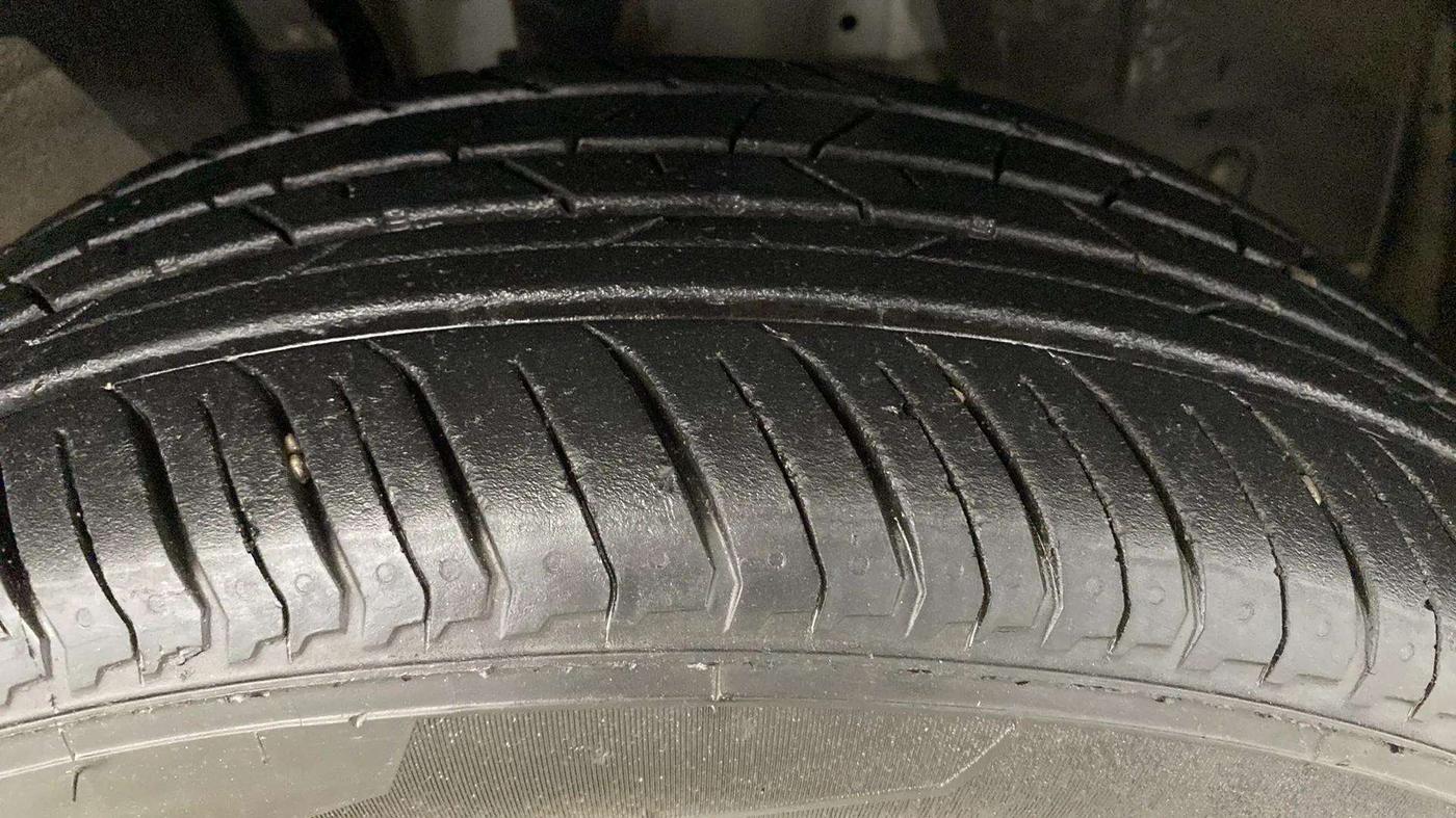 2022 Renault Kiger RXZ TURBO CVT, Petrol, Automatic, 29,532 km, Right Front Tyre Tread