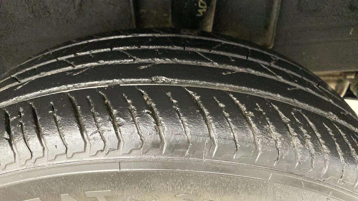 2022 Renault Kiger RXZ TURBO CVT, Petrol, Automatic, 29,532 km, Left Rear Tyre Tread