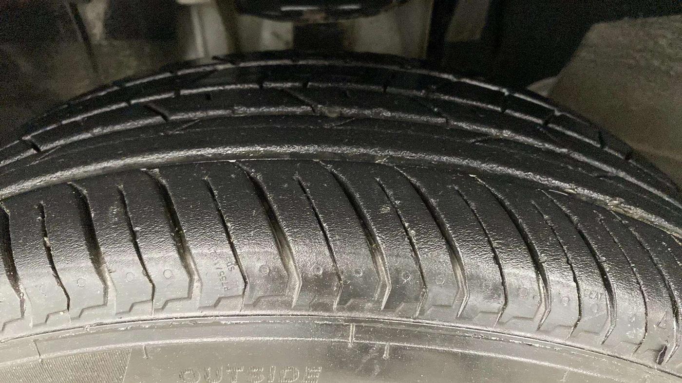 2022 Renault Kiger RXZ TURBO CVT, Petrol, Automatic, 29,532 km, Left Front Tyre Tread