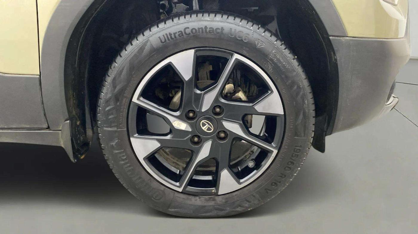 2022 Tata PUNCH CREATIVE 1.2 AMT KAZIRANGA EDITION , Petrol, Automatic, 66,530 km, Right Front Wheel