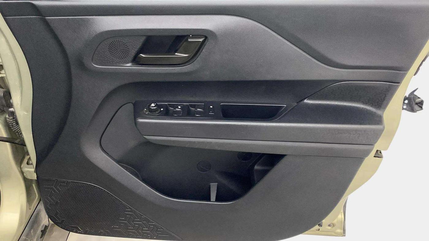 2022 Tata PUNCH CREATIVE 1.2 AMT KAZIRANGA EDITION , Petrol, Automatic, 66,530 km, Driver Side Door Panels Control