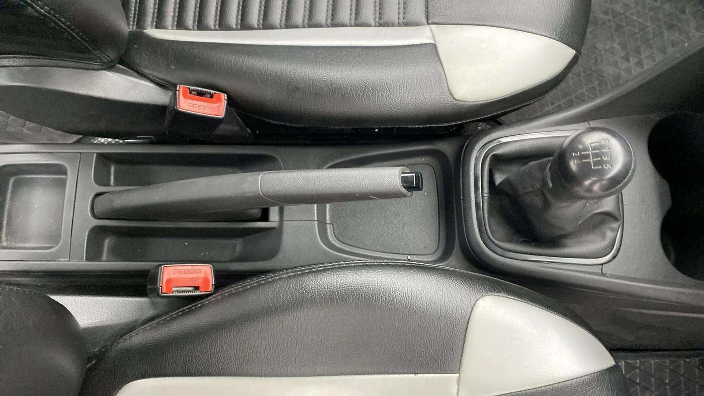2017 Volkswagen Ameo TRENDLINE 1.5L, Diesel, Manual, 48,196 km, Gear Lever
