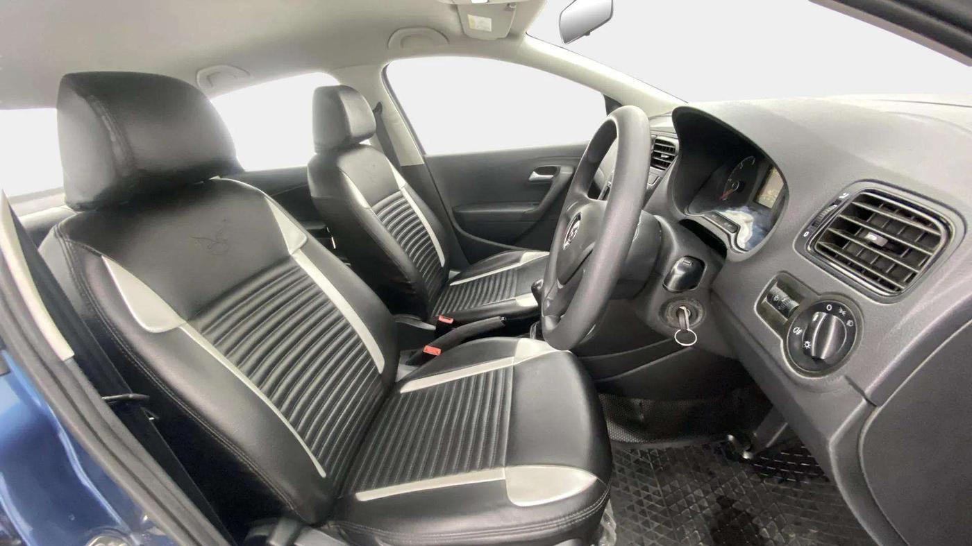 2017 Volkswagen Ameo TRENDLINE 1.5L, Diesel, Manual, 48,196 km, Right Side Front Door Cabin