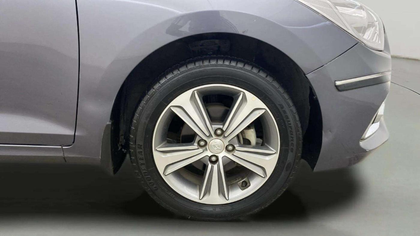 2018 Hyundai Verna 1.6 VTVT SX, Petrol, Manual, 19,421 km, Right Front Wheel