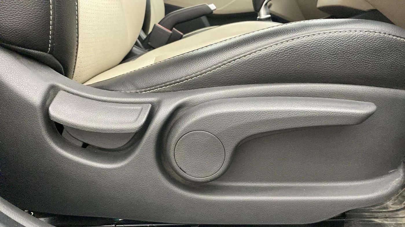 2018 Hyundai Verna 1.6 VTVT SX, Petrol, Manual, 19,421 km, Driver Side Adjustment Panel