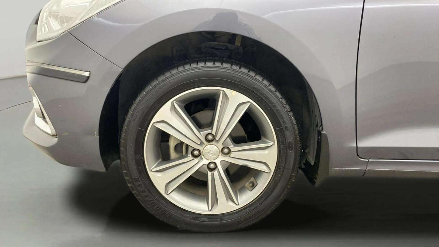 2018 Hyundai Verna 1.6 VTVT SX, Petrol, Manual, 19,421 km, Left Front Wheel
