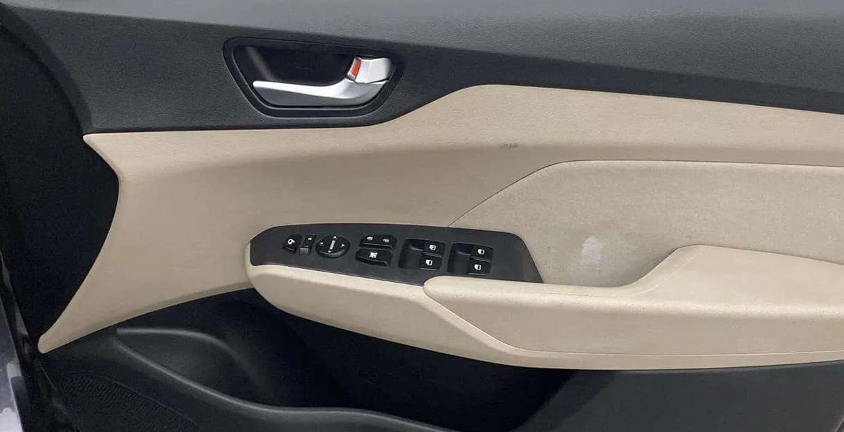 2018 Hyundai Verna 1.6 VTVT SX, Petrol, Manual, 19,421 km, Driver Side Door Panels Control