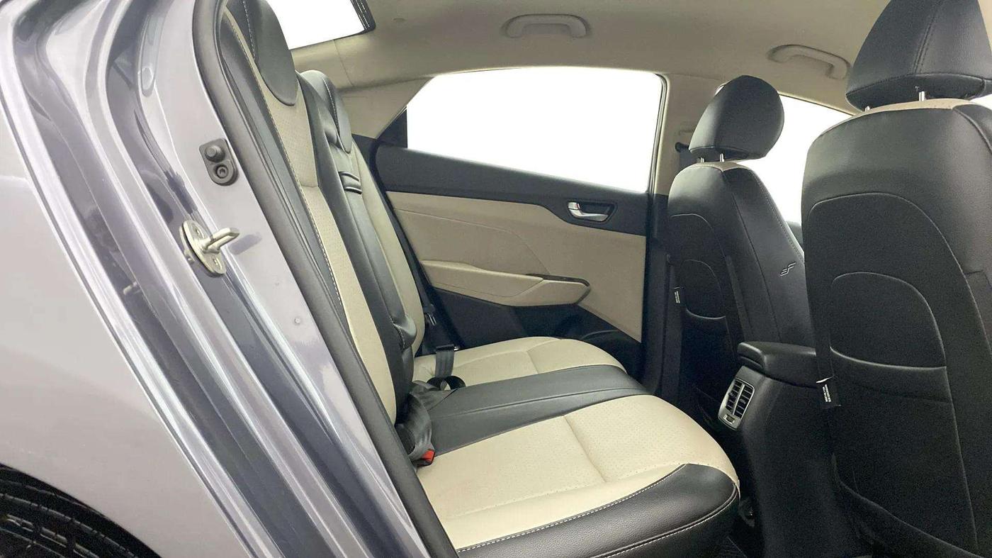 2018 Hyundai Verna 1.6 VTVT SX, Petrol, Manual, 19,421 km, Right Side Rear Door Cabin