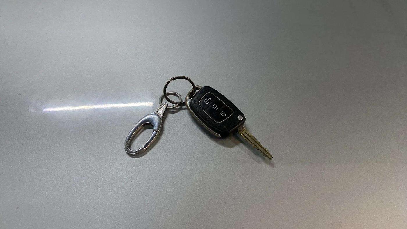 2020 Hyundai VENUE S 1.2, Petrol, Manual, 65,681 km, Key Close Up