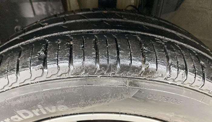 2020 Renault TRIBER RXZ, Petrol, Manual, 9,508 km, Left Front Tyre Tread
