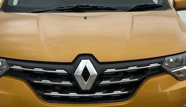 2020 Renault TRIBER RXZ, Petrol, Manual, 9,508 km, Bonnet (hood) - Slightly dented