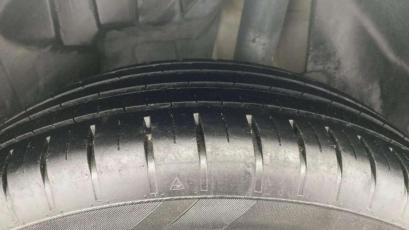 2021 Maruti Swift ZXI AMT, Petrol, Automatic, 40,152 km, Left Rear Tyre Tread