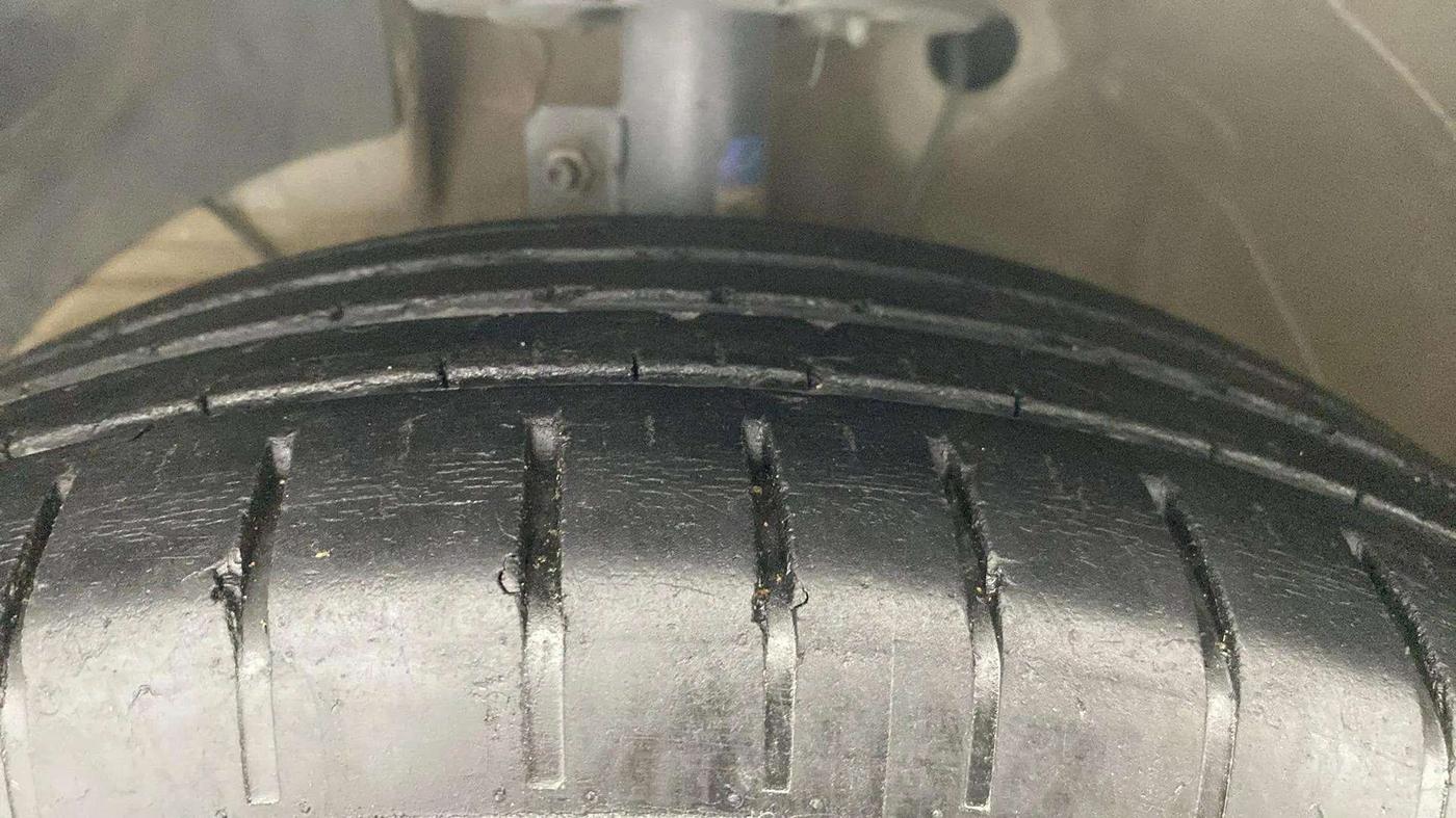 2021 Maruti Swift ZXI AMT, Petrol, Automatic, 40,152 km, Left Front Tyre Tread