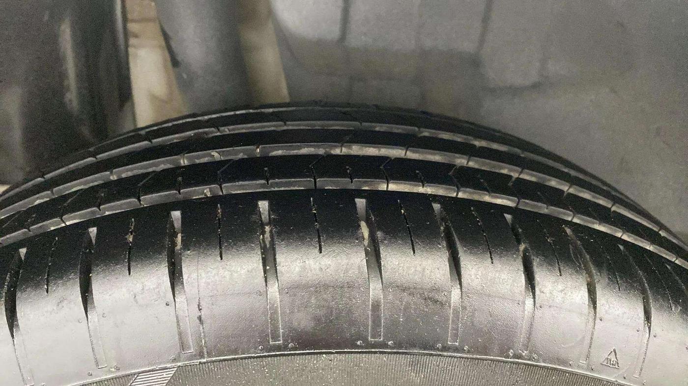 2021 Maruti Swift ZXI AMT, Petrol, Automatic, 40,152 km, Right Rear Tyre Tread