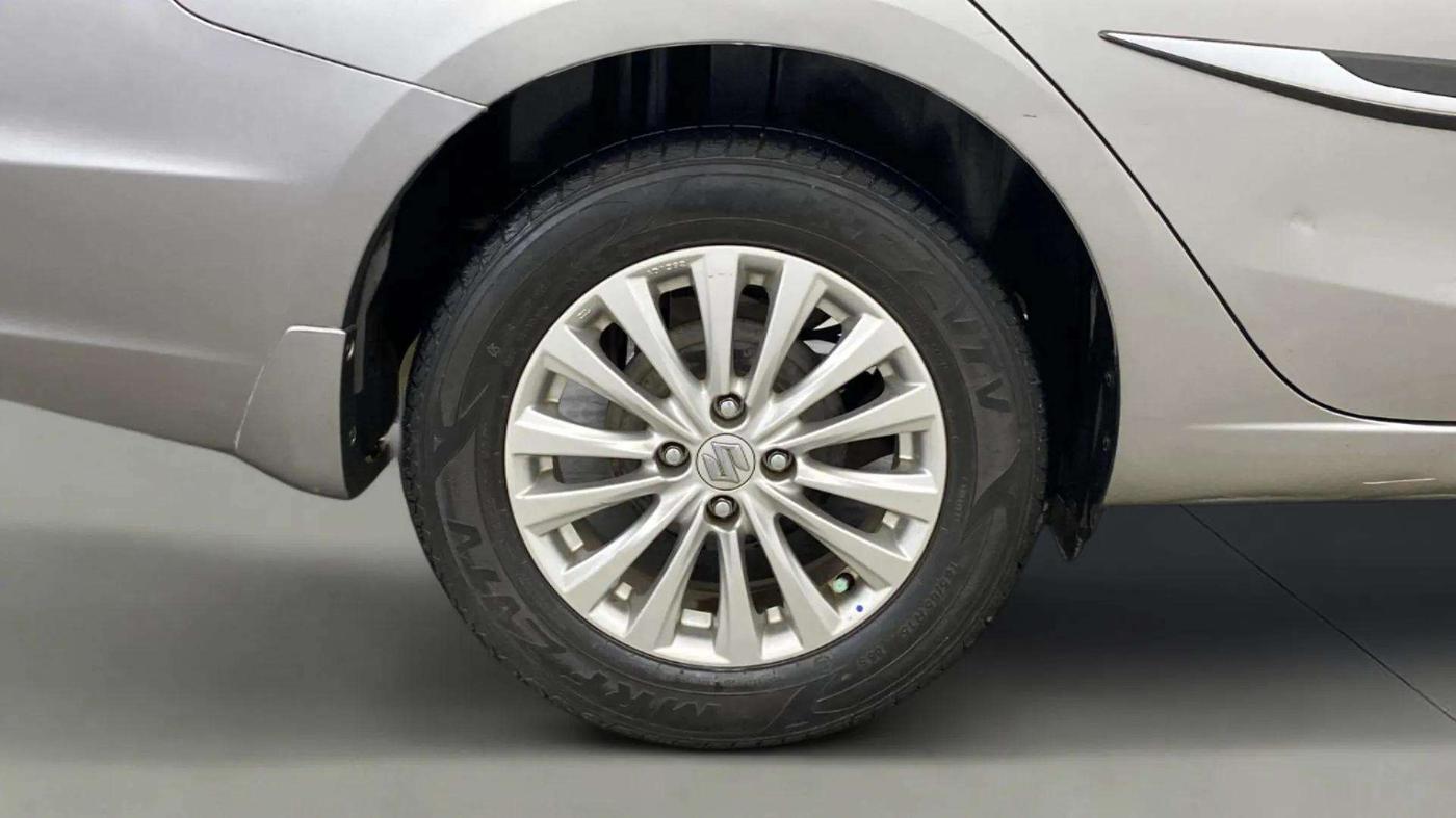 2020 Maruti Ciaz DELTA 1.5 SHVS MT PETROL, Petrol, Manual, 41,980 km, Right Rear Wheel