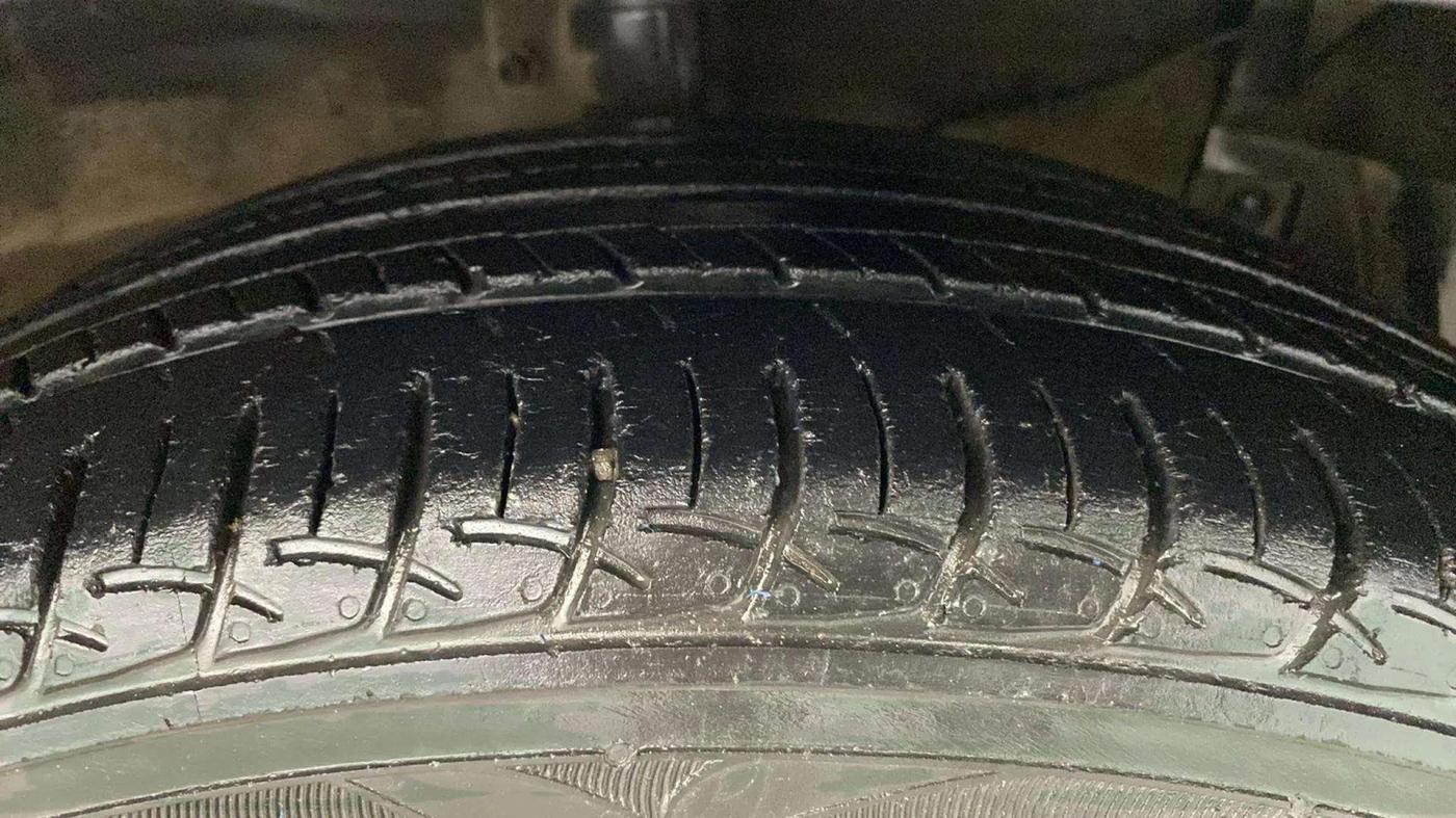 2020 Maruti Ciaz DELTA 1.5 SHVS MT PETROL, Petrol, Manual, 41,980 km, Right Front Tyre Tread