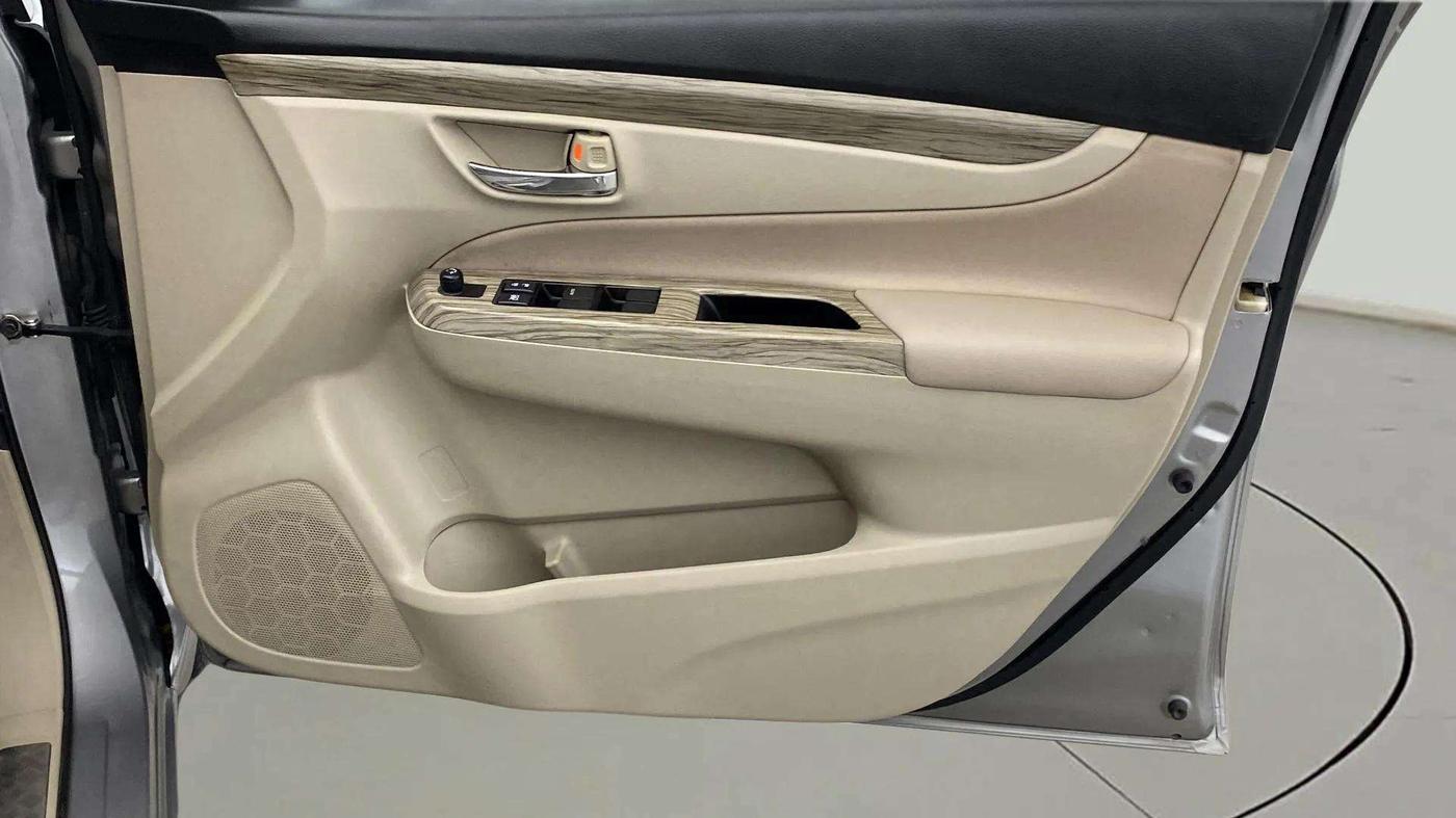 2020 Maruti Ciaz DELTA 1.5 SHVS MT PETROL, Petrol, Manual, 41,980 km, Driver Side Door Panels Control