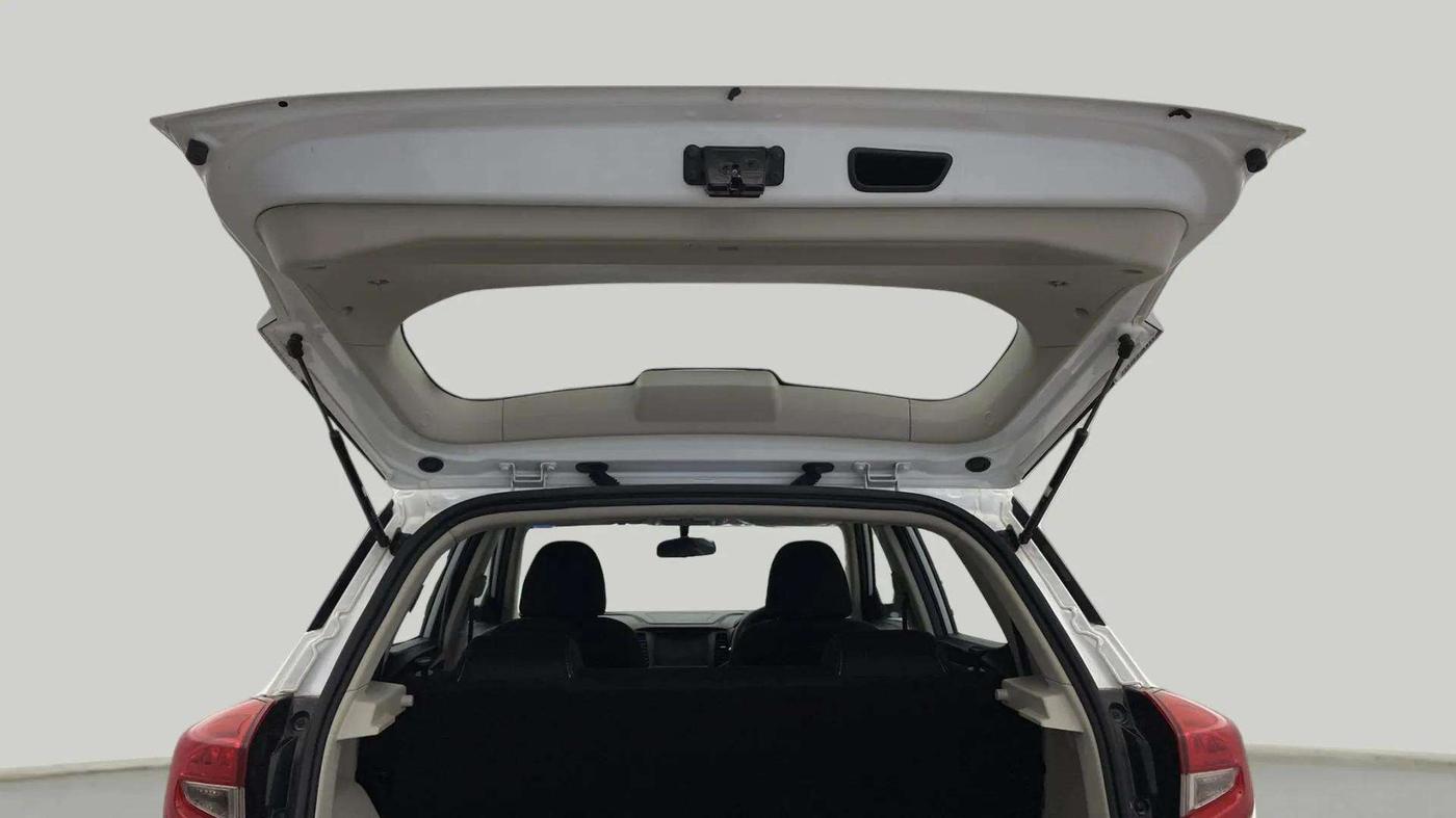 2024 Mahindra XUV300 W4 1.2 PETROL, Petrol, Manual, 3,562 km, Boot Door Open