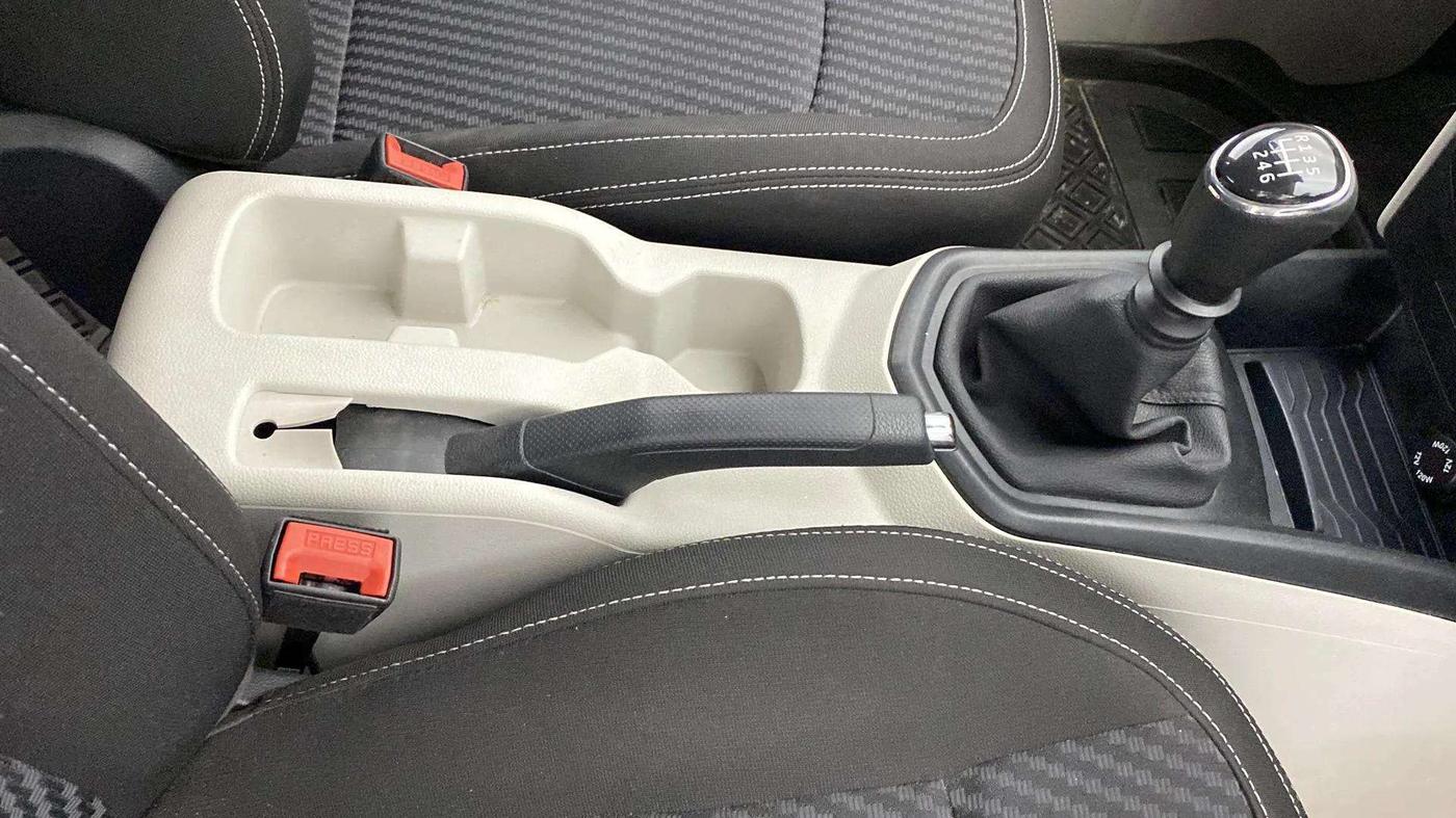 2024 Mahindra XUV300 W4 1.2 PETROL, Petrol, Manual, 3,562 km, Gear Lever