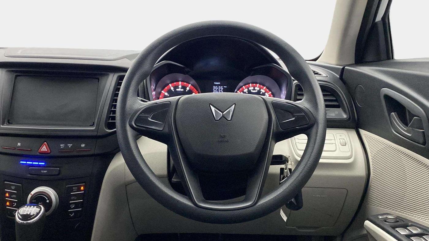 2024 Mahindra XUV300 W4 1.2 PETROL, Petrol, Manual, 3,562 km, Steering Wheel Close Up