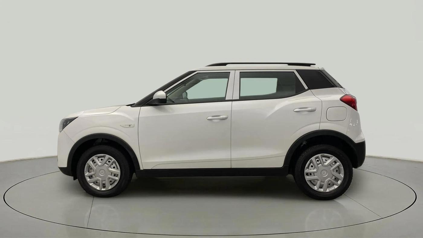 2024 Mahindra XUV300 W4 1.2 PETROL, Petrol, Manual, 3,562 km, Left Side