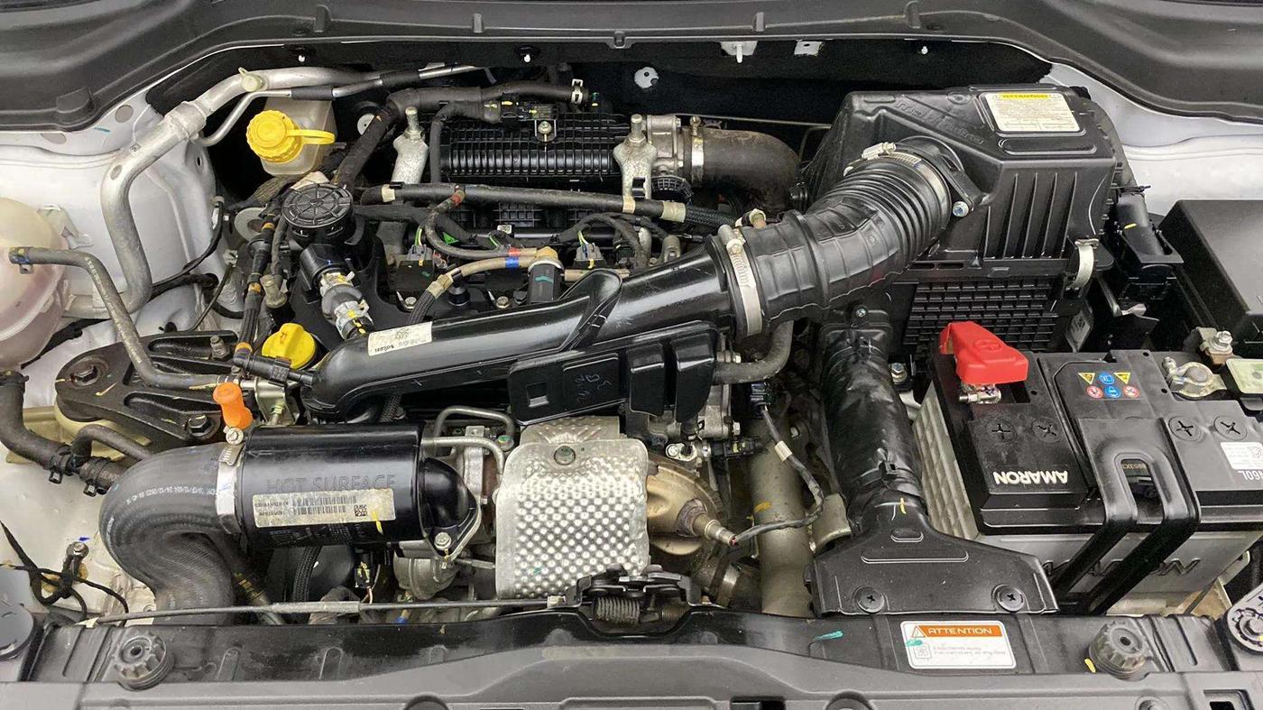 2024 Mahindra XUV300 W4 1.2 PETROL, Petrol, Manual, 3,562 km, Engine View