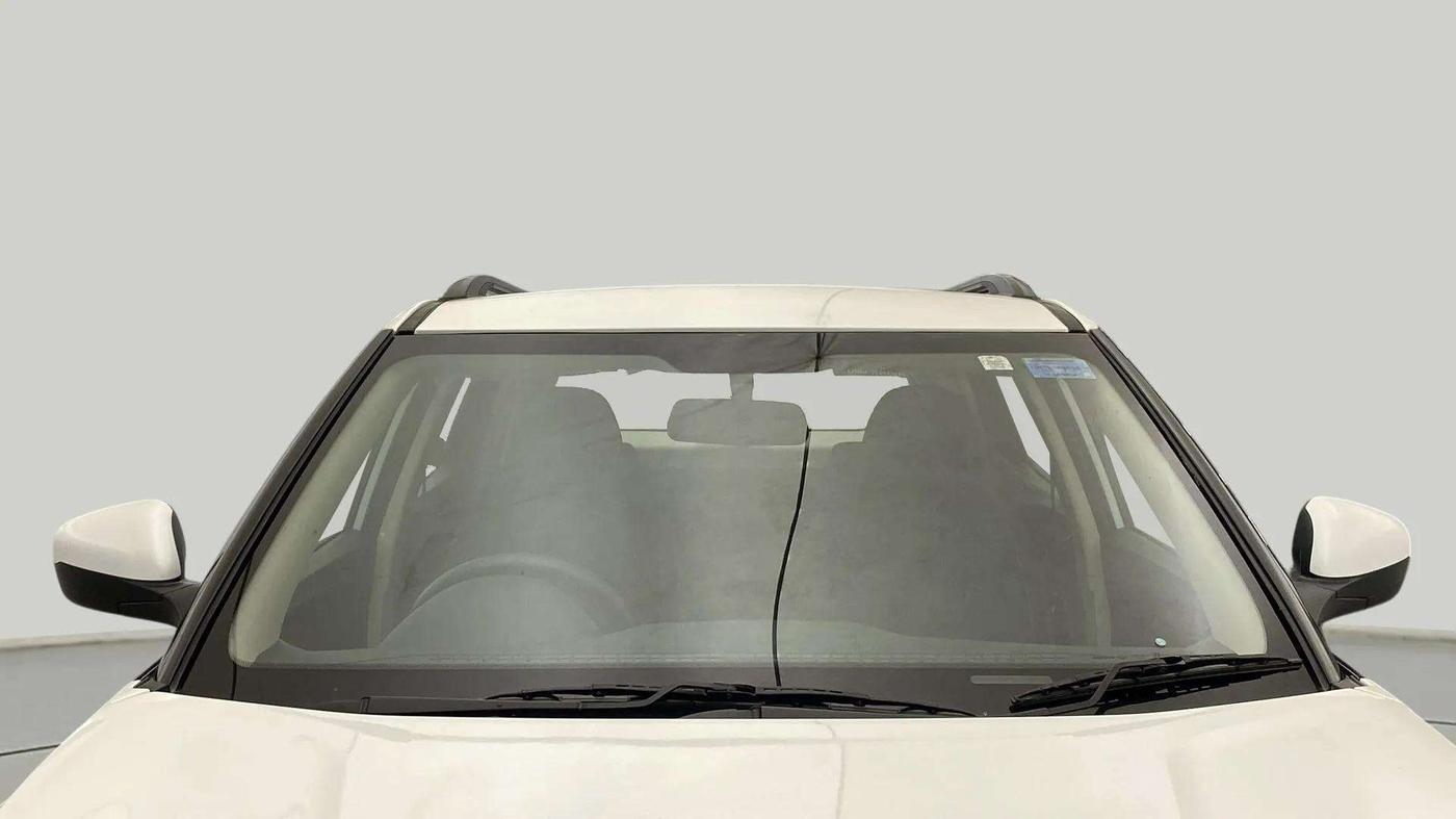 2024 Mahindra XUV300 W4 1.2 PETROL, Petrol, Manual, 3,562 km, Front Windshield