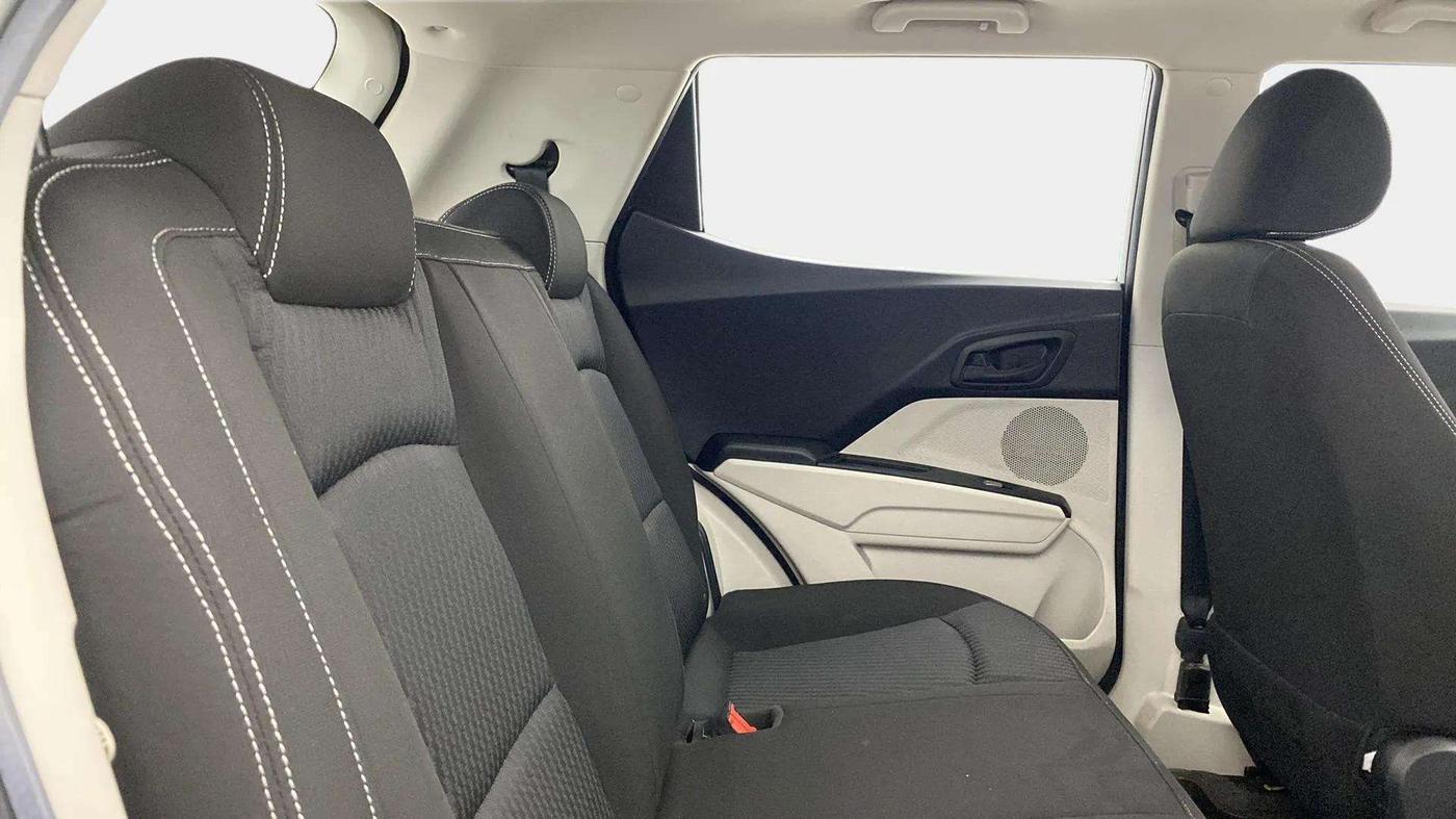 2024 Mahindra XUV300 W4 1.2 PETROL, Petrol, Manual, 3,562 km, Right Side Rear Door Cabin