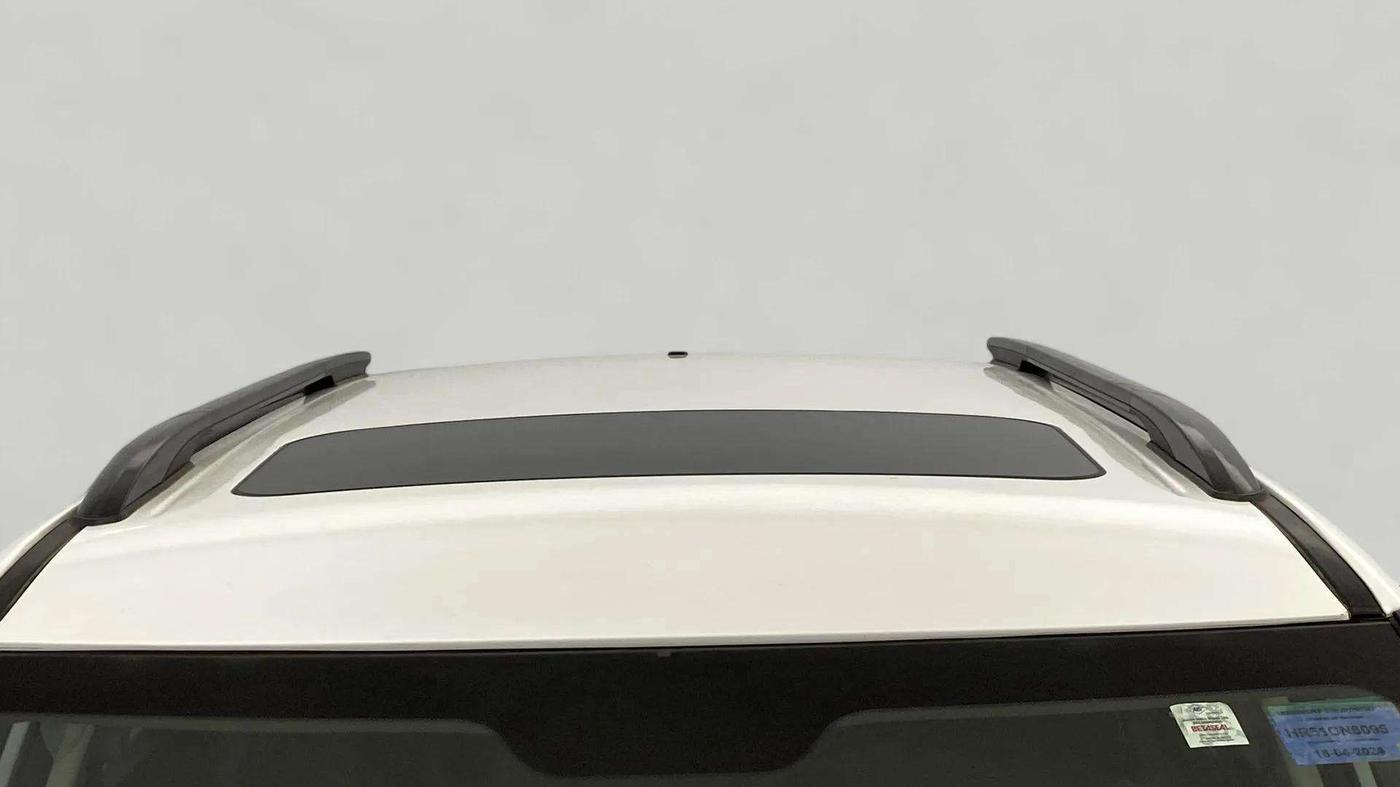 2024 Mahindra XUV300 W4 1.2 PETROL, Petrol, Manual, 3,562 km, Moonroof/ Sunroof