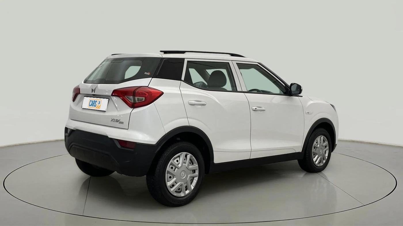 2024 Mahindra XUV300 W4 1.2 PETROL, Petrol, Manual, 3,562 km, Right Back Diagonal