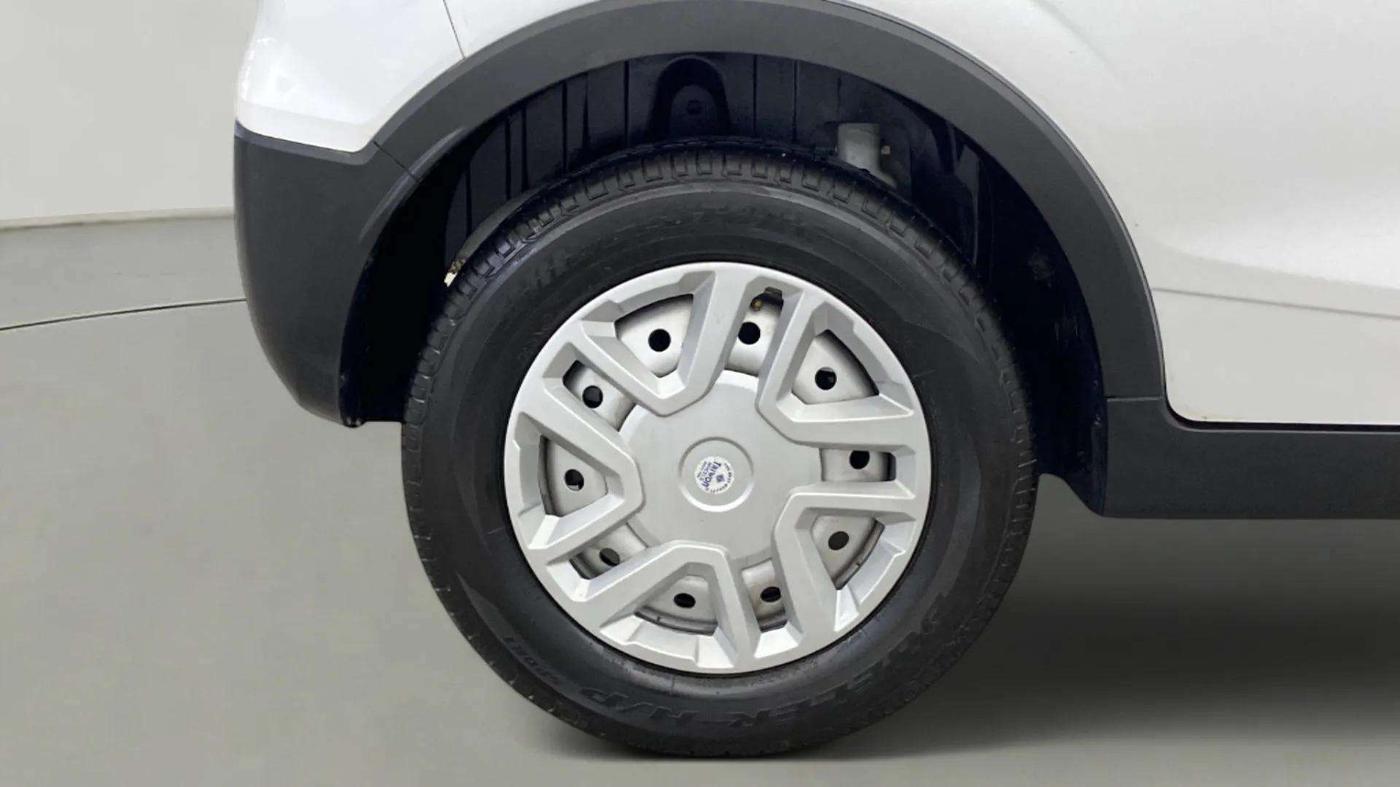 2024 Mahindra XUV300 W4 1.2 PETROL, Petrol, Manual, 3,562 km, Right Rear Wheel