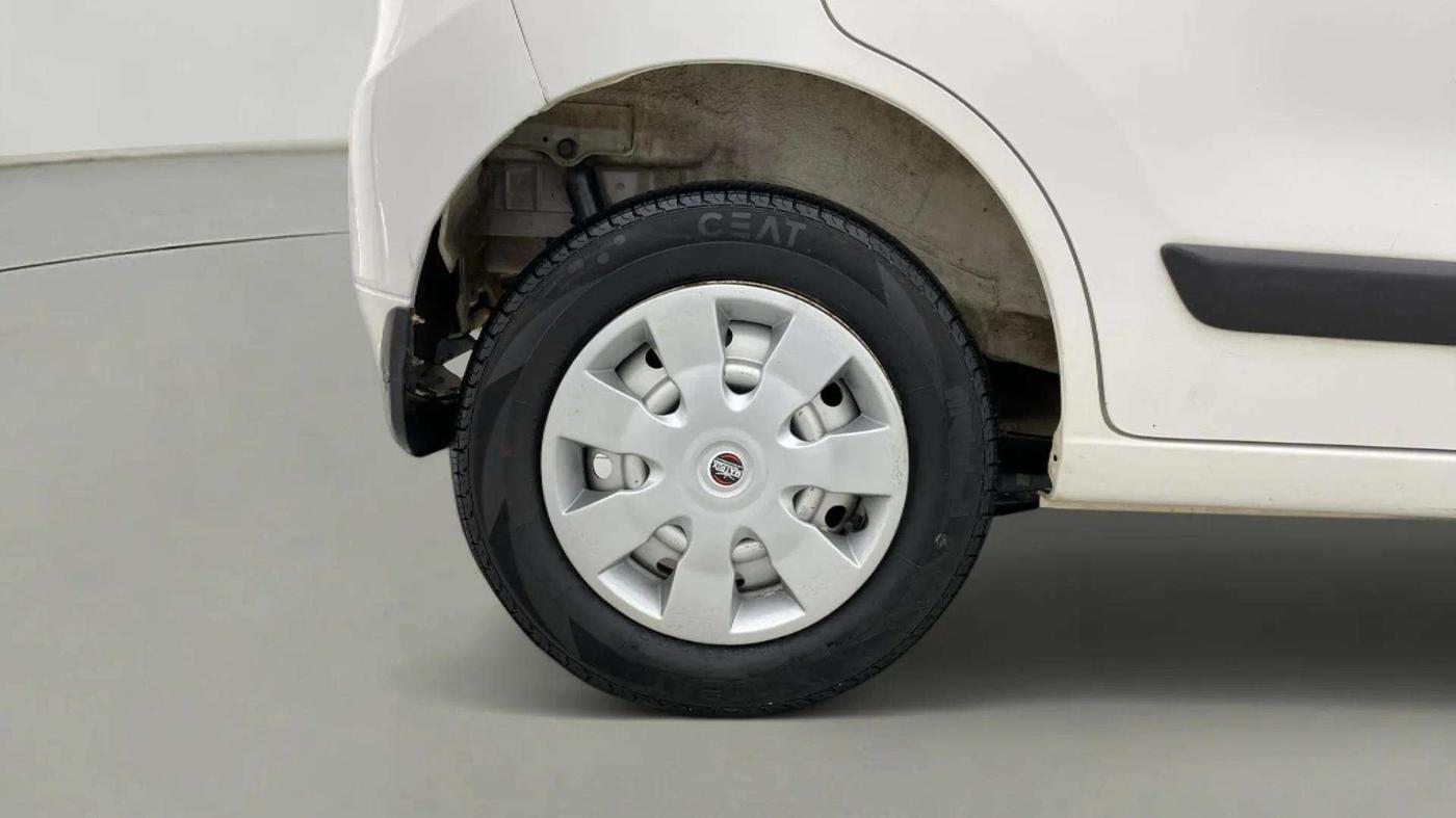 2016 Maruti Wagon R 1.0 LXI, Petrol, Manual, 42,789 km, Right Rear Wheel
