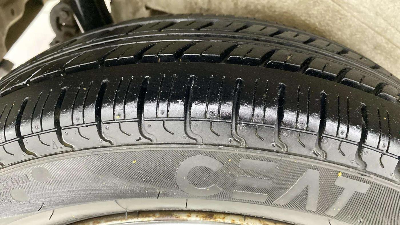 2016 Maruti Wagon R 1.0 LXI, Petrol, Manual, 42,789 km, Right Rear Tyre Tread