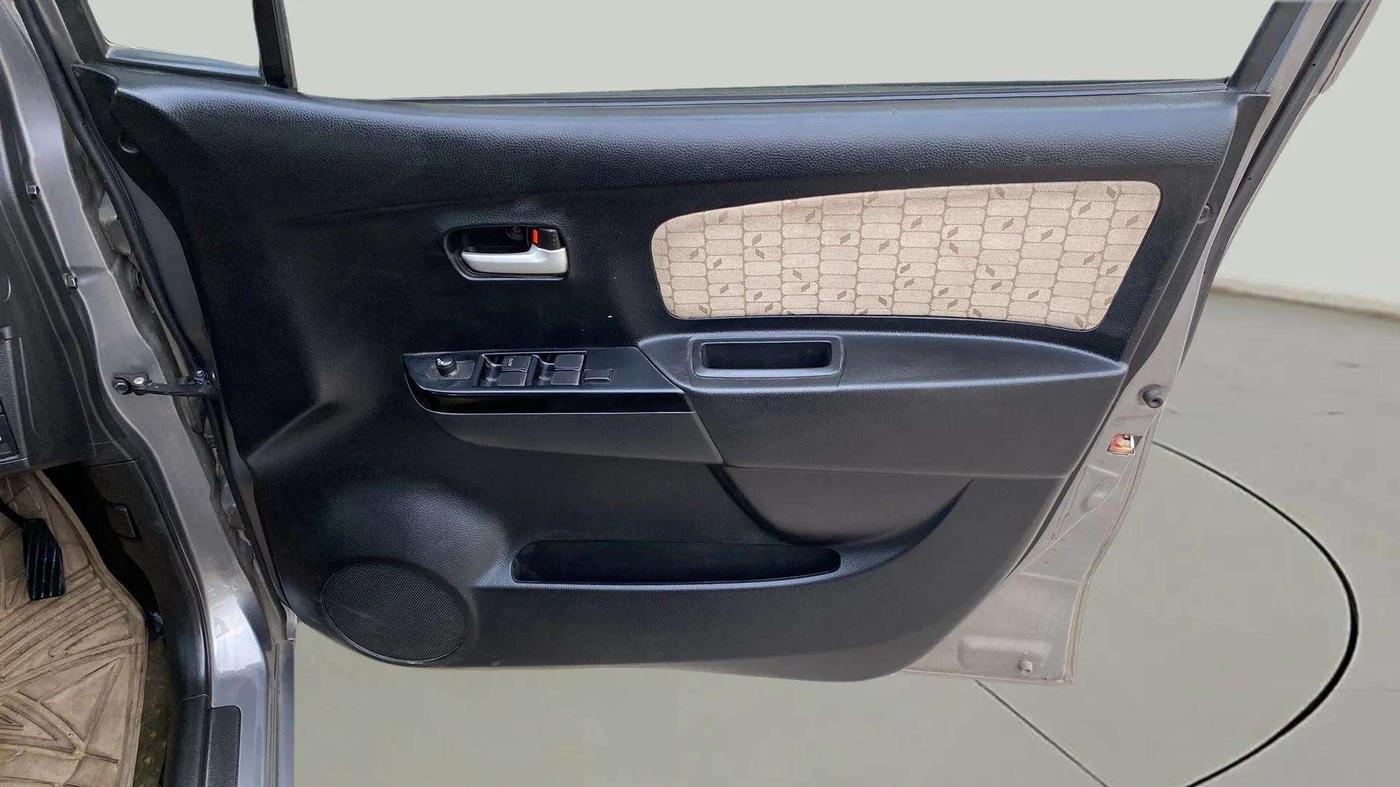 2017 Maruti Wagon R 1.0 VXI, Petrol, Manual, 75,971 km, Driver Side Door Panels Control