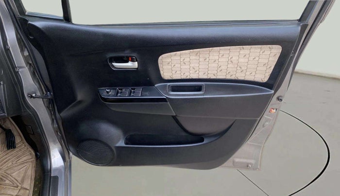 2017 Maruti Wagon R 1.0 VXI, Petrol, Manual, 75,971 km, Driver Side Door Panels Control