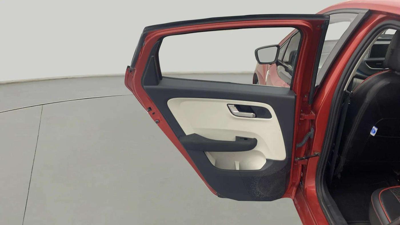 2023 Tata ALTROZ XZA + SUNROOF, Petrol, Automatic, 6,154 km, LHS Rear Door