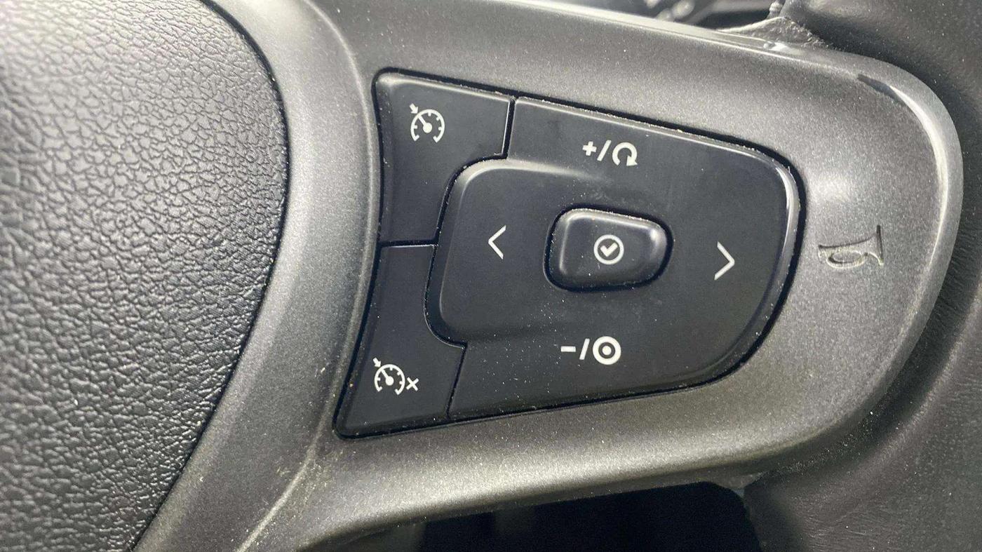 2023 Tata ALTROZ XZA + SUNROOF, Petrol, Automatic, 6,154 km, Adaptive Cruise Control