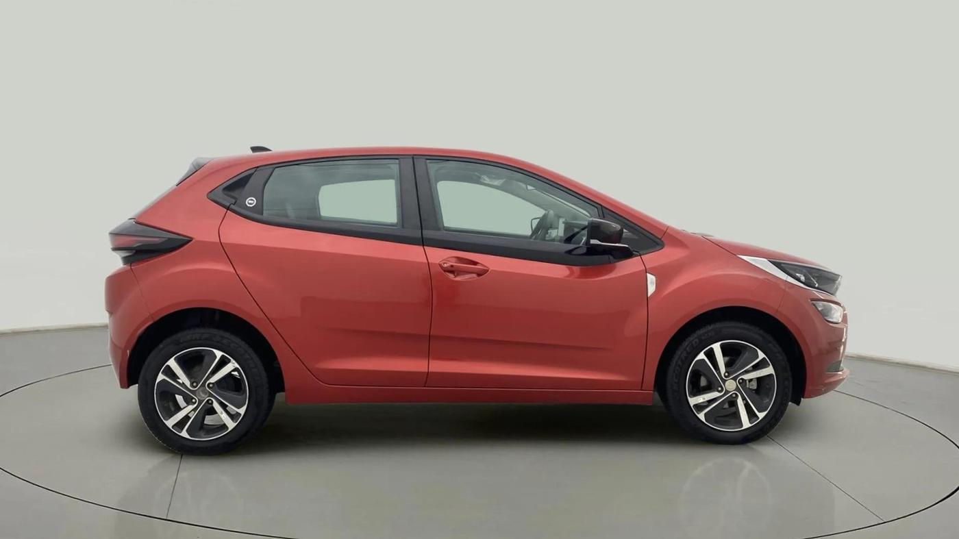 2023 Tata ALTROZ XZA + SUNROOF, Petrol, Automatic, 6,154 km, Right Side View
