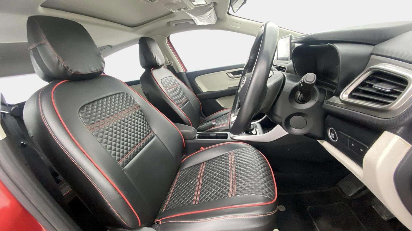 2023 Tata ALTROZ XZA + SUNROOF, Petrol, Automatic, 6,154 km, Right Side Front Door Cabin