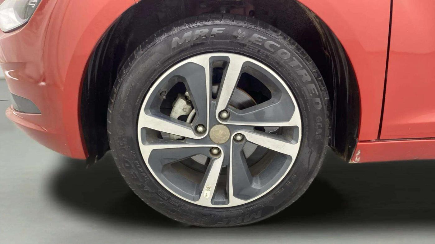 2023 Tata ALTROZ XZA + SUNROOF, Petrol, Automatic, 6,154 km, Left Front Wheel