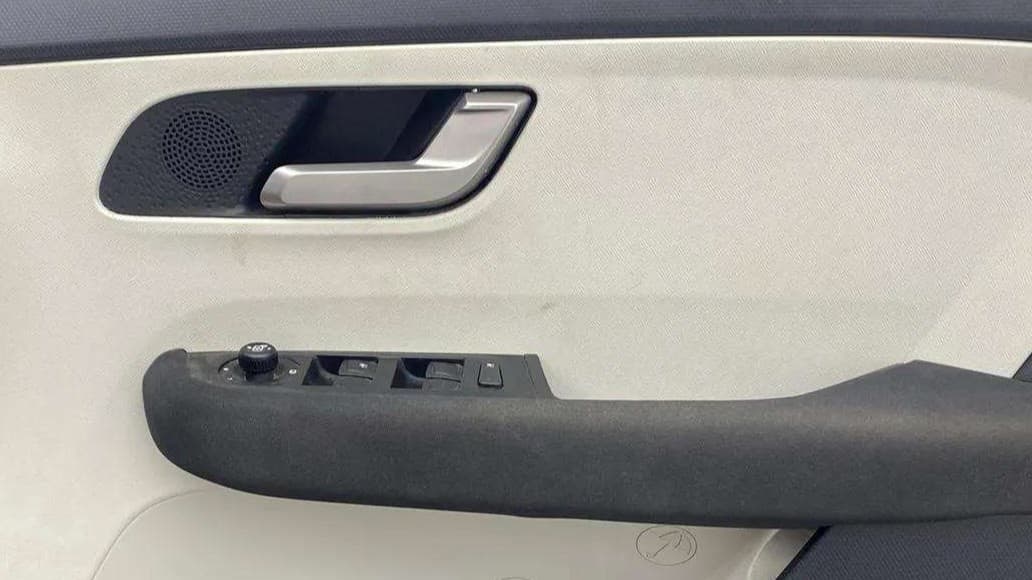 2023 Tata ALTROZ XZA + SUNROOF, Petrol, Automatic, 6,154 km, Driver Side Door Panels Control