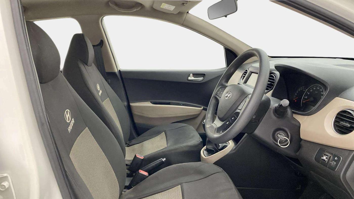 2017 Hyundai Grand i10 SPORTZ 1.2 KAPPA VTVT, CNG, Manual, 89,043 km, Right Side Front Door Cabin