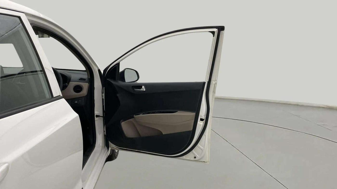 2017 Hyundai Grand i10 SPORTZ 1.2 KAPPA VTVT, CNG, Manual, 89,043 km, RHS Front Door